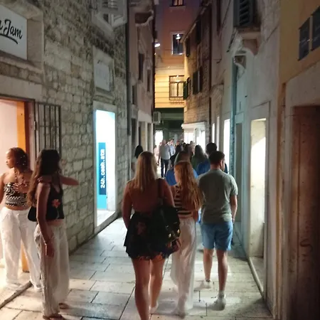 Habibi Come Tu Silver Gate Diocletians Palac Hostel Split