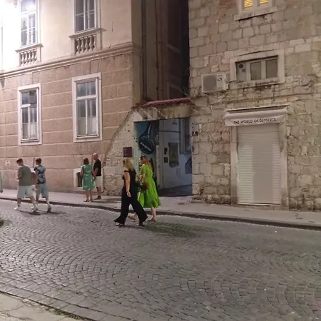 Habibi Tu Silver Gate Diocletians Palac بيت شباب