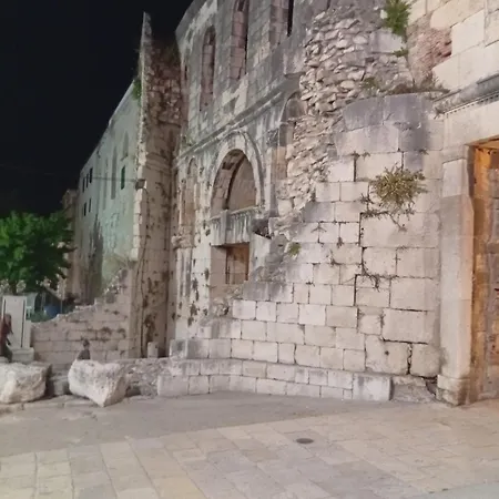 Habibi Tu Silver Gate Diocletians Palac سبليت