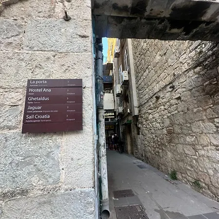 Habibi Tu Silver Gate Diocletians Palac Split