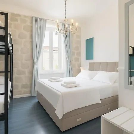 Habibi Come Tu Silver Gate Diocletians Palac Hostel Split