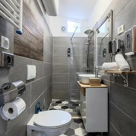 Habibi Tu Silver Gate Diocletians Palac Split