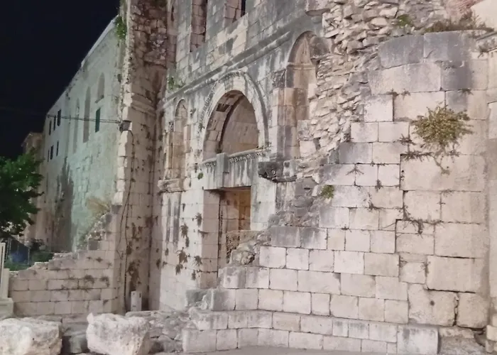 Habibi Tu Silver Gate Diocletians Palac سبليت