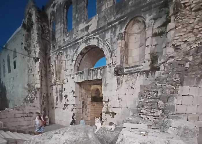 Habibi Tu Silver Gate Diocletians Palac 旅馆 *