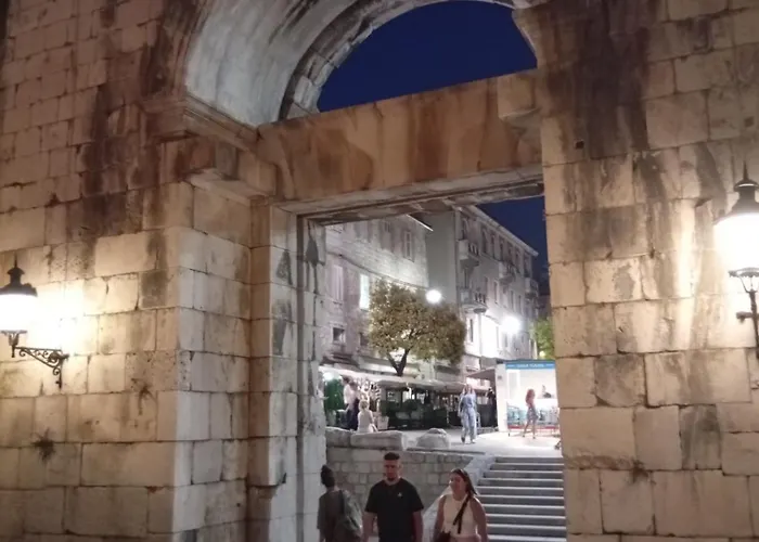 Habibi Tu Silver Gate Diocletians Palac *