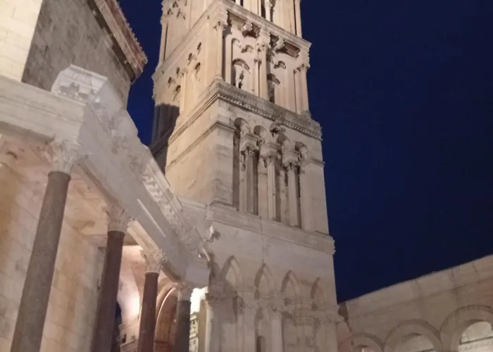 Habibi Tu Silver Gate Diocletians Palac 旅馆 斯普利特