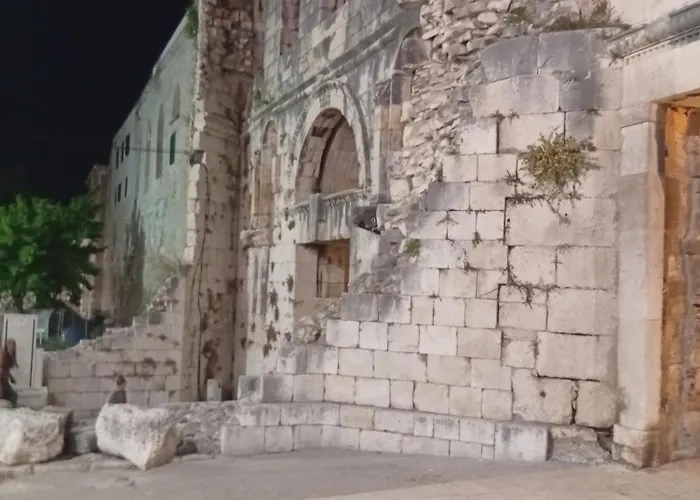 Habibi Tu Silver Gate Diocletians Palac سبليت