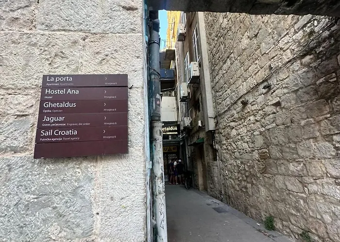 Habibi Tu Silver Gate Diocletians Palac سبليت