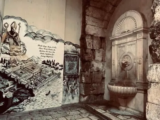 Habibi Tu Silver Gate Diocletians Palac * 斯普利特