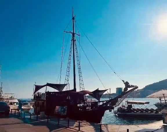 Habibi Tu Silver Gate Diocletians Palac بيت شباب