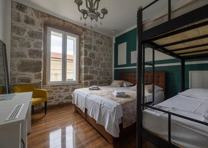 Habibi Tu Silver Gate Diocletians Palac 旅馆 斯普利特