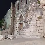 Habibi Tu Silver Gate Diocletians Palac Split
