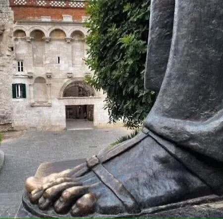 ホステル Habibi Tu Silver Gate Diocletians Palac *