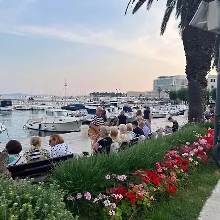 Habibi Tu Silver Gate Diocletians Palac ホステル スプリト