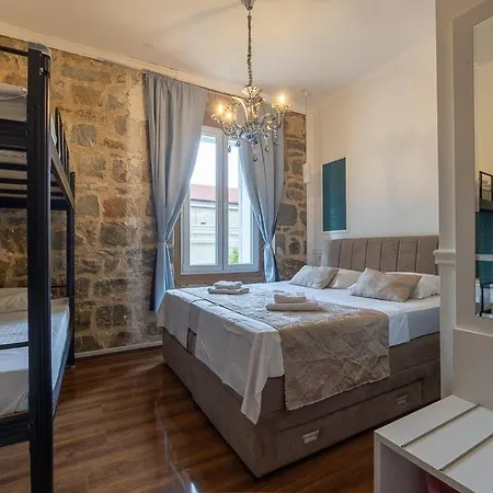 Habibi Tu Silver Gate Diocletians Palac Hostel