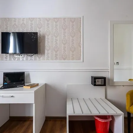 Habibi Tu Silver Gate Diocletians Palac