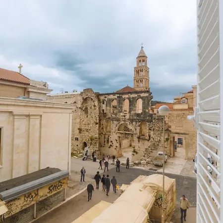 Hostel Habibi Tu Silver Gate Diocletians Palac Split