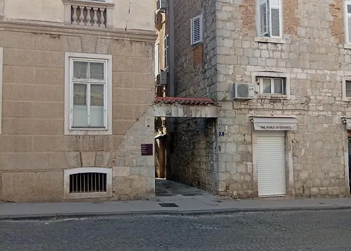 Habibi Tu Silver Gate Diocletians Palac * Split