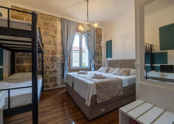 Habibi Tu Silver Gate Diocletians Palac Hostel