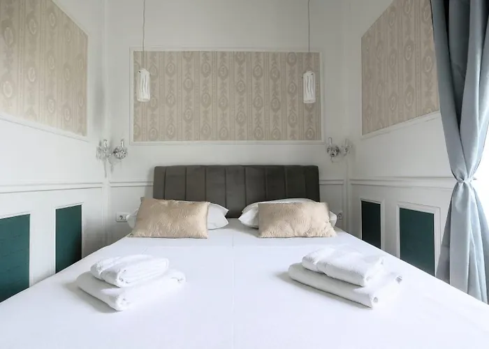 Habibi Tu Silver Gate Diocletians Palac