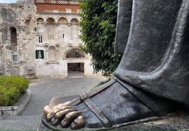 ホステル Habibi Tu Silver Gate Diocletians Palac *