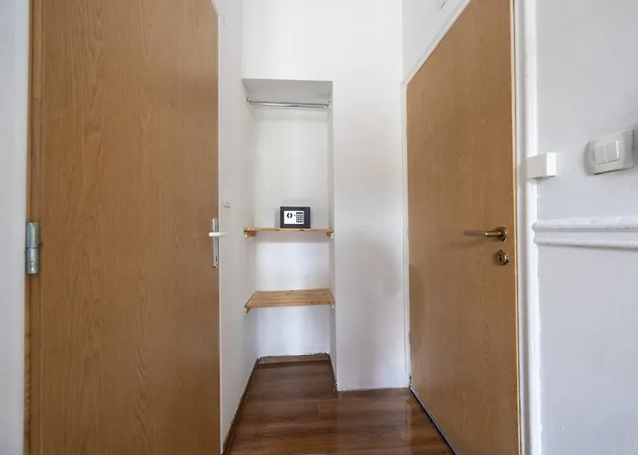 Habibi Tu Silver Gate Diocletians Palac ホステル スプリト